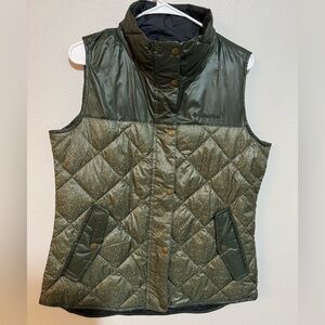 Columbia Women's Olive green puffer Vest- warm and cozy size medium NEW